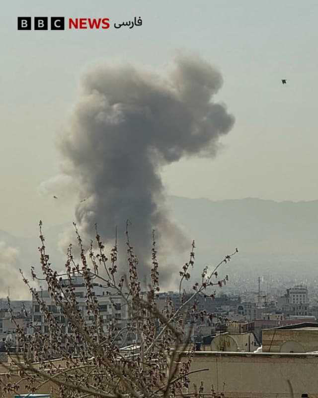 🔺ایالات متحده و اسرائیل صبح امروز حملاتی را به چند شهر ایران از جمله تهران آغاز کردند.

تصاویری از انفجار و آتشسوزی در میدان ۷۲ نارمک تهران و همچنین در نزدیکی دفتر رهبر جمهوری اسلامی در منطقه پاستور در جنوب تهران منتشر شده است.

📸GettyImages

bbc.in
🇬🇧 BBCPersian

🤖 @VahidHeadline