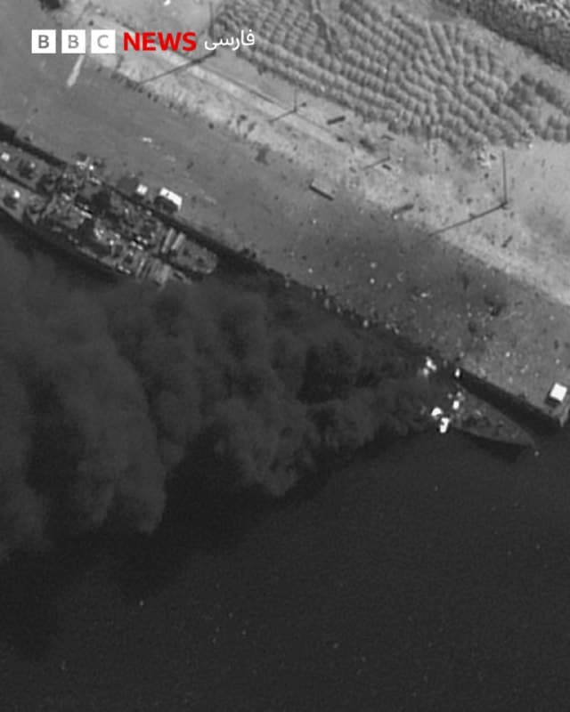 🔻تصاویر ماهوارهای منتشرشده نشان میدهد که ستون عظیمی از دود غلیظ از یک ناوچه در یک پایگاه دریایی در کنارک،  استان سیستان و بلوچستان بلند شده است.
 
در این تصویر دو کشتی نظامی دیگر هم دیده میشود. 
 
به دلیل دود غلیظ نمیتوان نوع دقیق این ناوچه را تشخیص داد. اما احتمال آن میرود که  متعلق به کلاس الوند باشد. 
 
این اولین تصویر از آسیب به یک ناوچه ایران پس از آغاز حمله هوایی اسرائیل و آمریکا است که منتشر شده است. 

شدت دود همچنین این احتمال را مطرح میکند که به این ناوچه خسارت سنگینی وارد شده است  یا حتی به طور کامل از بین رفته است.
 
حکومت ایران هنوز درباره حمله به این ناوچه گزارشی منتشر نکرده است. 

📷Vantor
🇬🇧 BBCPersian

🤖 @VahidHeadline