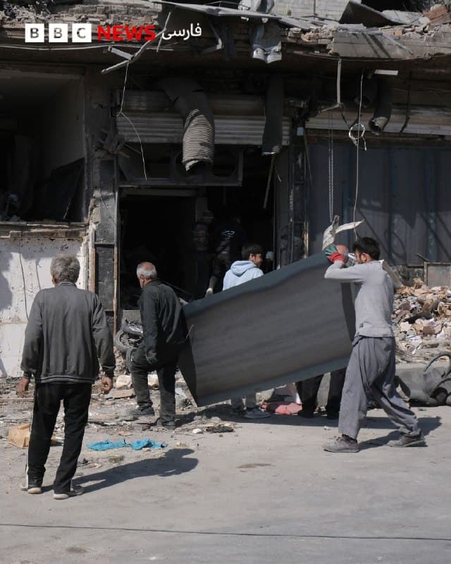 ⠀⠀⠀⠀⠀⠀⠀
هشدار: برخی از تصاویر این آلبوم عکس ممکن است شما را آزردهخاطر کند

حملات هوایی گسترده آمریکا و اسرائیل به ایران وارد ششمین روز شد. 

تصاویر متعددی از تخریب و ستونهای دود در تهران، چهارشنبه ۱۳ اسفند ۱۴۰۴،  منتشر شده است. 

در این تصاویر میتوانید برخی از تخریبها، مجروحان و پیکرهایی که به نظر میرسد در پی این حملات کشته شدهاند را ببینید.
🇬🇧 BBCPersian

🤖 @VahidHeadline