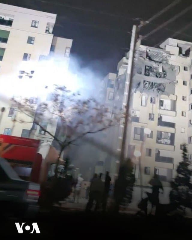 ⚡️تصاویر منتسب به «ترور هدفمند» در مجتمع هارمونی شهر ری - ۱۶ اسفند (وحیدآنلاین)
🇺🇸  FarsiVOA

🤖 @VahidHeadline