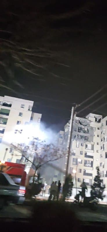 'ما شهر #ری هستیم. بلوک بغلی خونمون نقطهزنی کردند.' ویدیوی دریافتی: 'اول انبار نفت #شهر_ری رو زدند بعد اینجا رو: 📍 35.58518, 51.44243' پیامی هم داشتم درباره واقعه مشابهی در 'خیابان جعفریان لویزان #تهران' شنبه ۱۶ اسفند Vahid  📡 @VahidOnline