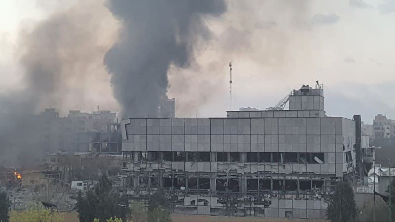 اپتیک اصفهان رو مجدد در ساعت 5:01 دقیقه زدن. دوشنبه 18 اسفند

@mamlekate