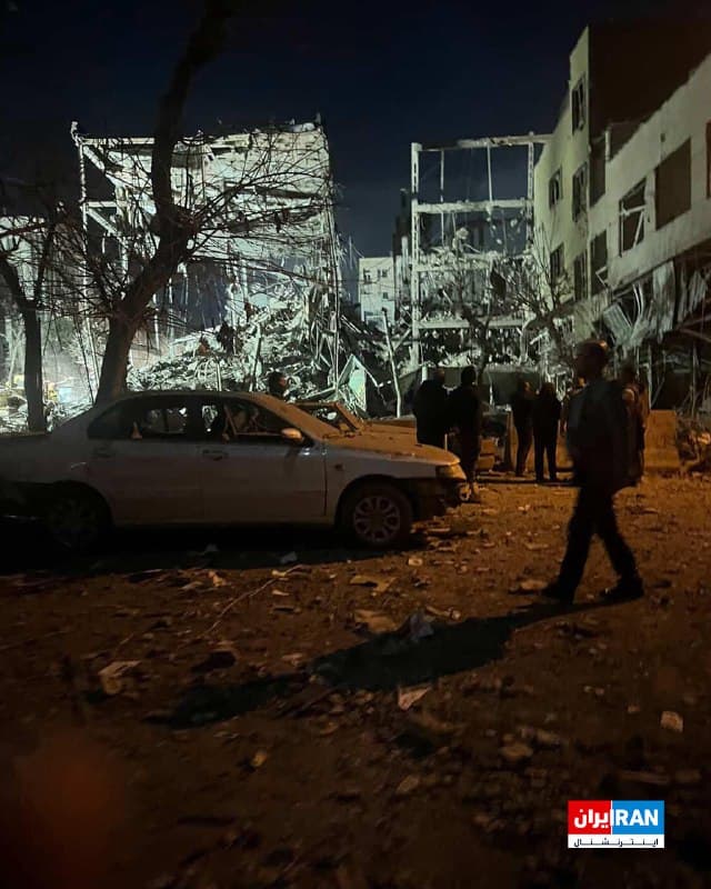 ویرانه کلانتری ۱۰۴ عباسآباد در میدان نیلوفر تهران
🏁 🇬🇧 IranintlTV

🤖 @VahidOOnLine