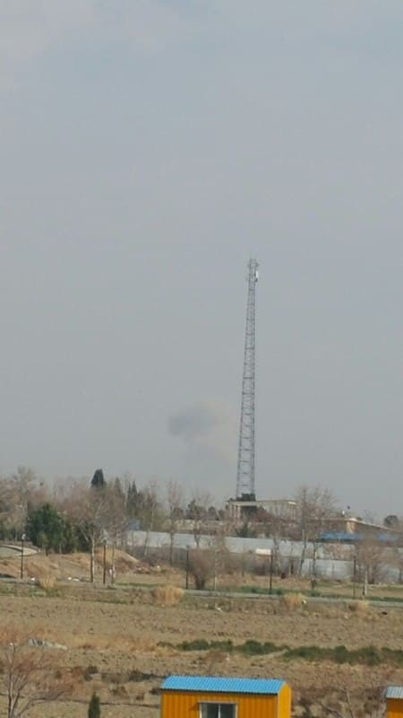 'غرب تهران ساعت ۱۴:۳۳'
تصاویر دریافتی: 'منطقه ۲۲ حوالی هوا و فضای سپاه'
Vahid
آپدیت:
پیام دریافتی: این هوا فضای سپاه که تو کوهکه نیست
بالای حکیم هوانیروز هست که مشرف به دریاچه است
داخل هوانیروز(هلیکوپترسازی پنها) رو زدن
حداقل ۴ انفجار بود
📡 @VahidOnline