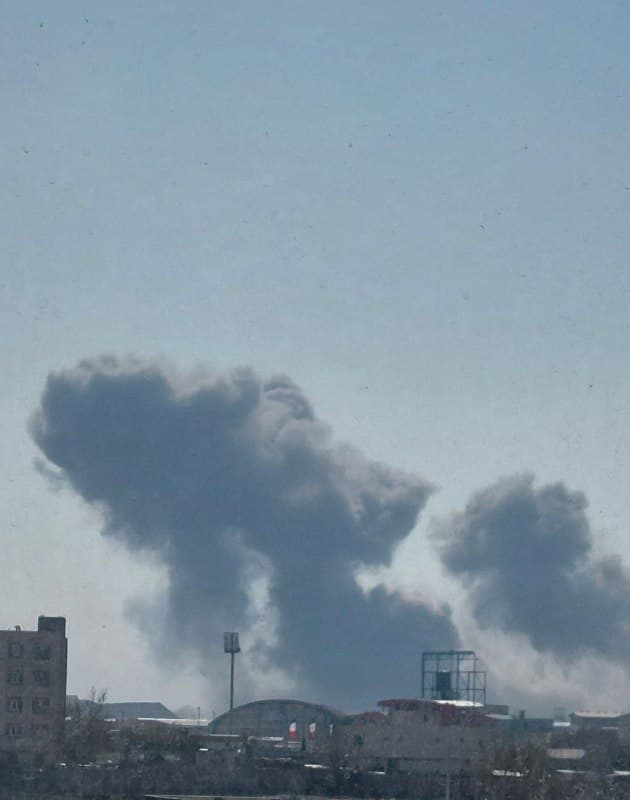 سمت قلعه حسنخان  ۱۴:۳۵
عکس دریافتی با شرح: 'غرب #تهران (شهر قدس) ۱۰-۱۵ تا صدای انفجار اومد'
پیام مشابهی هم از شهریار داشتم.
Vahid

📡 @VahidOnline