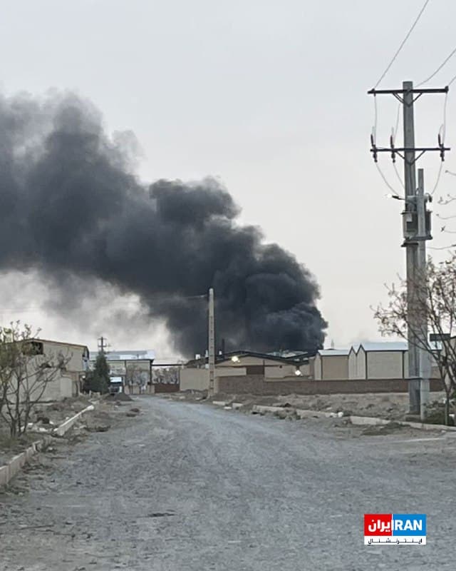 سوله سپاه پاسداران در شهرک صنعتی فتحالمبین کاشان پنجشنبه ۲۱ اسفند هدف بمباران قرار گرفت
🏁 🇬🇧 IranintlTV

🤖 @VahidOOnLine