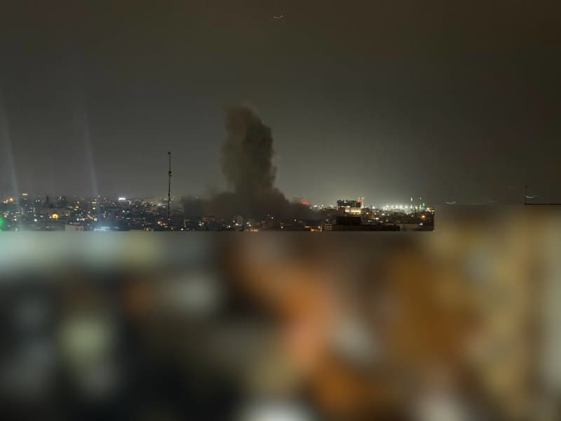 دود انفجار حمله 'حدود ساعت ۱:۱۵ به جایی در #قم'
تصاویر دریافتی، شنبه ۲۳ اسفند
Vahid

📡 @VahidOnline