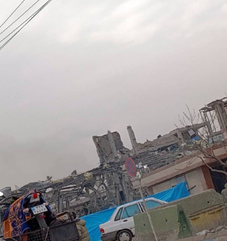 ساعت ۱۲:۳۰ 
روز جمعه ۲۲ اسفند 
سپاه نسیم شهر
۴ تا انفجار فقط برا همینجا بود.

@mamlekate