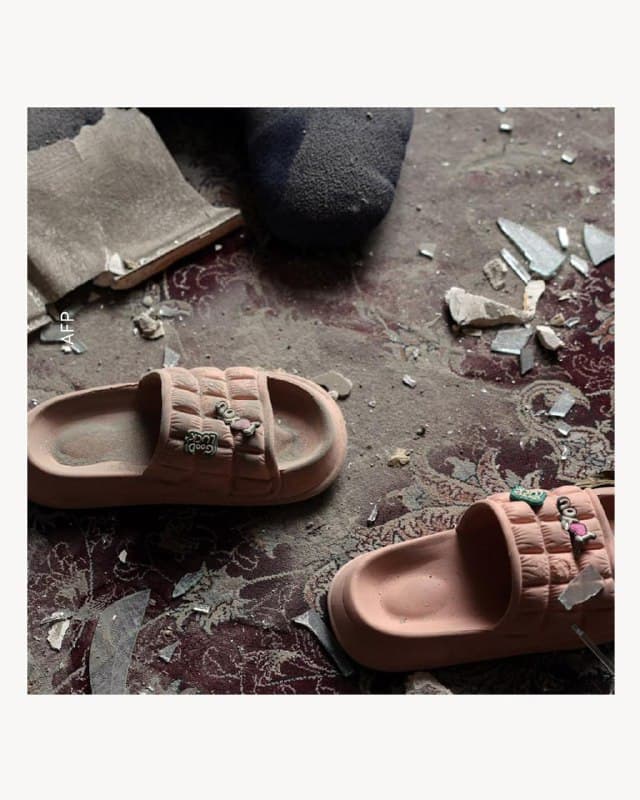 🔸 روز یکشنبه، ۲۴ اسفند، رسانههای داخلی از شنیده شدن صدای انفجار در برخی مناطق تهران خبر دادند.

🔸 بر اساس گزارشها در شبکههای اجتماعی نیز، شهروندان در نقاط مختلف تهران از شنیده شدن چندین انفجار شدید خبر دادند؛ انفجارهایی که در برخی مناطق با لرزش ساختمانها و شیشهها همراه بوده است.

🔸 تصاویر منتشر شده در شبکههای اجتماعی از وقوع انفجار در همدان، اصفهان و دزفول حکایت دارد. 

🔸 در این گزارش تصاویری، خسارات وارد شده به ساختمانها در تهران در پی حملات هوایی آمریکا و اسرائیل دیده میشود.
🇺🇸 🇨🇿 RadioFarda

🤖 @VahidHeadline