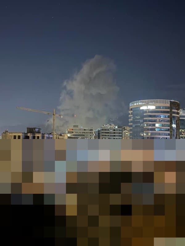 'سمت نیاوران #تهران، سه راه یاسر ۷ یا ۸ تا انداختند'
عکس دریافتی با شرح بالا، بامداد سهشنبه ۲۶ اسفند
Vahid

📡 @VahidOnline