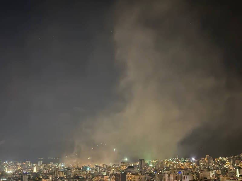 'ساعت ۳:۱۰ حداقل ۵ انفجار احتمالا سمت نیاوران #تهران'
عکس دریافتی با پیام بالا، بامداد سهشنبه ۲۶ اسفند
Vahid

📡 @VahidOnline