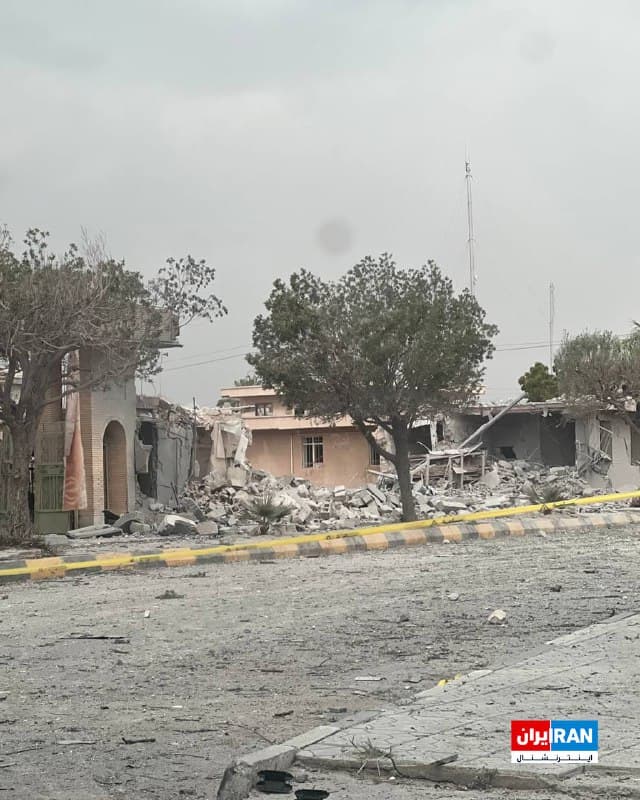 تصویر ارسالشده به ایراناینترنشنال، ویرانه بهجامانده از اسکله سپاه را در بندر دیر استان بوشهر نشان میدهد.
🏁 🇬🇧 IranintlTV

🤖 @VahidOOnLine