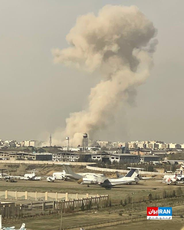 دود ناشی از انفجار در محدوده فرودگاه مهرآباد تهران؛
۲۸ اسفندماه، ساعت حدود ۹:۳۰ صبح
🏁 🇬🇧 IranintlTV

🤖 @VahidOOnLine