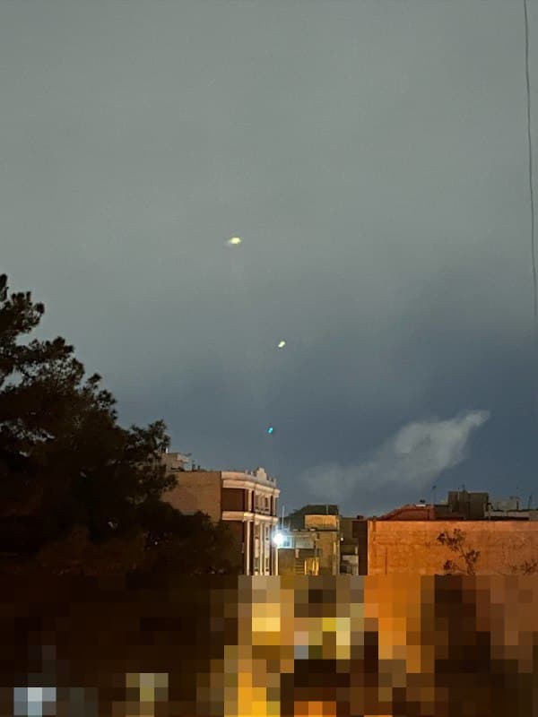 'محدوده ستارخان #تهران رو ساعت ۲:۲۵ زدند'
عکس دریافتی، جمعه ۲۹ اسفند
Vahid

آپدیت:
احتمالا همون انفجار سمت مرکز شهر بوده: @VahidOnline

📡 @VahidOnline