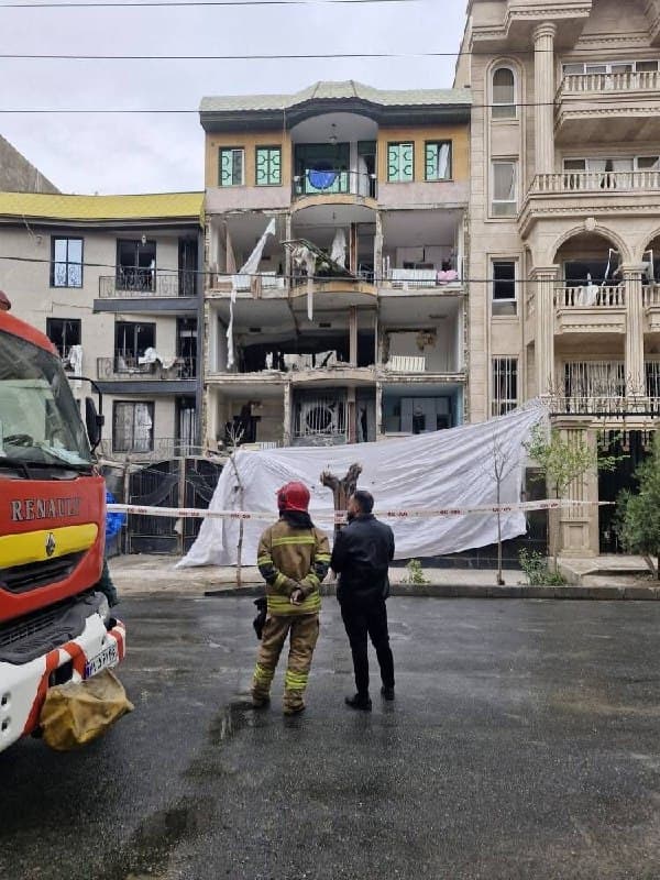 عکس دریافتی با شرح: 'حمله هدفمند در مهرویلا #کرج، جمعه ۲۹ اسفند'
Vahid

📡 @VahidOnline