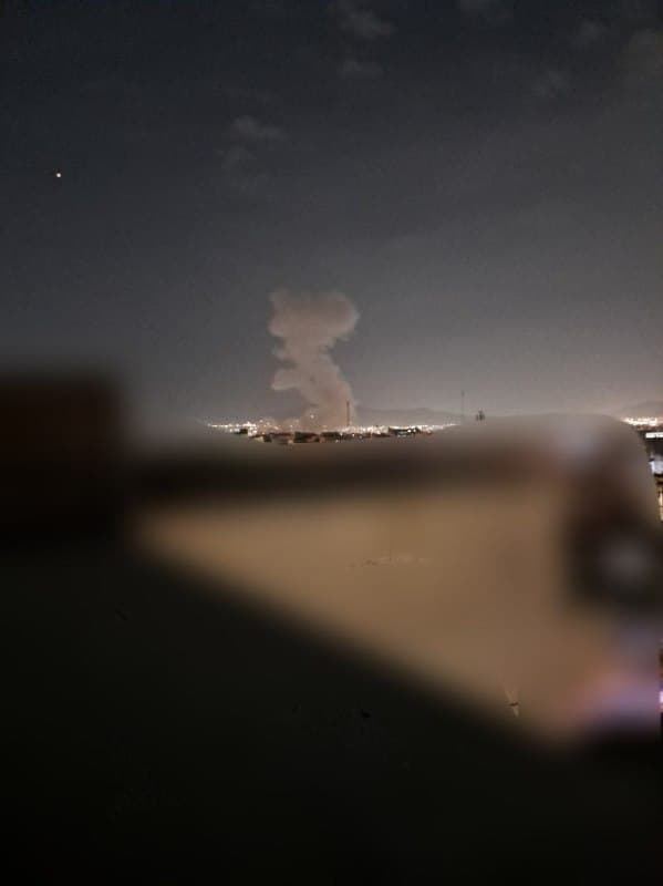 عکس دریافتی با شرح: 'من سمت مرکز شهرم و این انفجار به ما نزدیک تر از بقیه بوده.'

📡 @VahidOnline