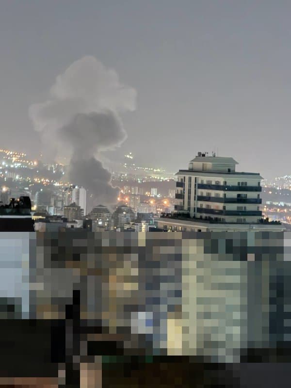 عکس دریافتی: 'یک جایی سمت نیاوران #تهران رو زدند.'
بامداد دوشنبه ۳ فروردین حدود ساعت ۳:۱۵
Vahid
میگن حوالی چهارراه فرمانیه به نظر میاد.
📡 @VahidOnline