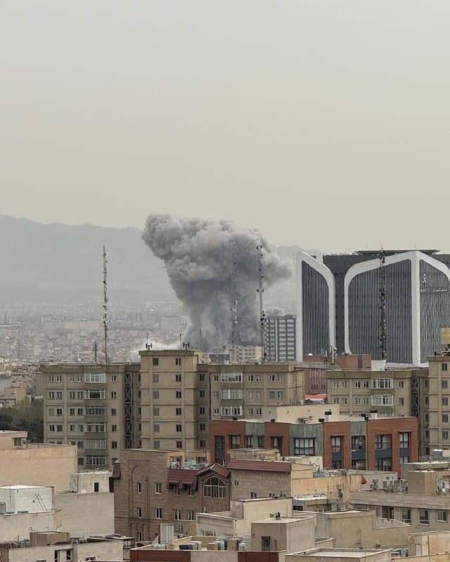 تصویر رسیده به ایراناینترنشنال، وقوع انفجاری مهیب را در ارومیه نشان میدهد.
🏁 🇬🇧 IranintlTV

🤖 @VahidOOnLine