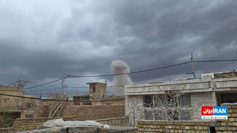 تصویر رسیده به ایراناینترنشنال در دوشنبه سوم فروردین، دود ناشی از وقوع انفجاری مهیب را در حوالی روستای کافشان از توابع شهرستان فلاورجان نشان میدهد.
🏁 🇬🇧 IranintlTV

🤖 @VahidOOnLine