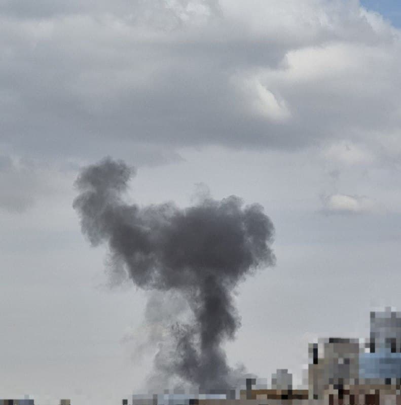 درود امروز دوشنبه ۳ فروردین ساعت ۱۵:۳۰ یه جا رو تو شمال اصفهان محدوده کاوه ( احتمالا اپتیک ) زدن ولی انفجار بزرگی نبود دودش هم زود تموم شد

- اپنیک نبوده شرکت گاز کنارش بوده

- اصفهان ۳  انفجار هم محدوده گلستان شهدا اصفهان ۱۵:۲۶ داشتیم

@mamlekate