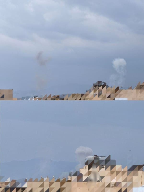 اصفهان ۳ فروردین روبهروی گلستان شهدا ۱۵:۲۴ (تصویر اول) و سه انفجار در نقاط دیگه (نقاط نامشخص که ممکنه همون گلستان شهدا هم در تصویر باشه)

@mamlekate