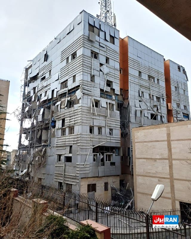 تصویر ارسالشده به ایراناینترنشنال، ساختمانی را در تهران نشان میدهد که هدف حمله هدفمند قرار گرفته است.
🏁 🇬🇧 IranintlTV

🤖 @VahidOOnLine