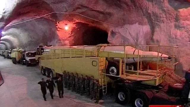 کولبر و سوختبر و میلیونها نفر در فقر نگه داشته شدن تا این شهرهای موشکی ساخته بشن. میلیونها نفر در حسرت یک زندگی نرمال موندن تا این موشکها و شهرهای موشکی ساخته بشن. محیط زیست رو نابود کردن تا شهر موشکی بسازن. مردم رو بدبخت کردن تا شهر موشکی بسازن. لعنت به جمهوری اسلامی
ardalanmousavi
حالا کاش در جهت حفاظت از کشور بود، همش در جهت توهمات یه مشت روان پریشه که برن قدس رو آزاد کنن و کربلا رو ضمیمه کنن و بقیه رو نابود کنن. تازه یه عده الان دارن دفاع میکنن و وطن دوست شدن. یادشون رفته با کی طرفن پنجاه ساله، البته خیلیهاشون نگران منافعشون هستن. 
ESabriFO
و نگران برملا شدن اسم و عکس و شغل و شماره تلفن اعضای خانواده وابستهشون به حکومت در ایران و... 
پیامهای دریافتی اصلا محدود به این چیزها و فقط درباره کارمندان خبرگزاریهای وابسته به سپاه نیستند! هیچوقت نبودند.
📡 @VahidOnline