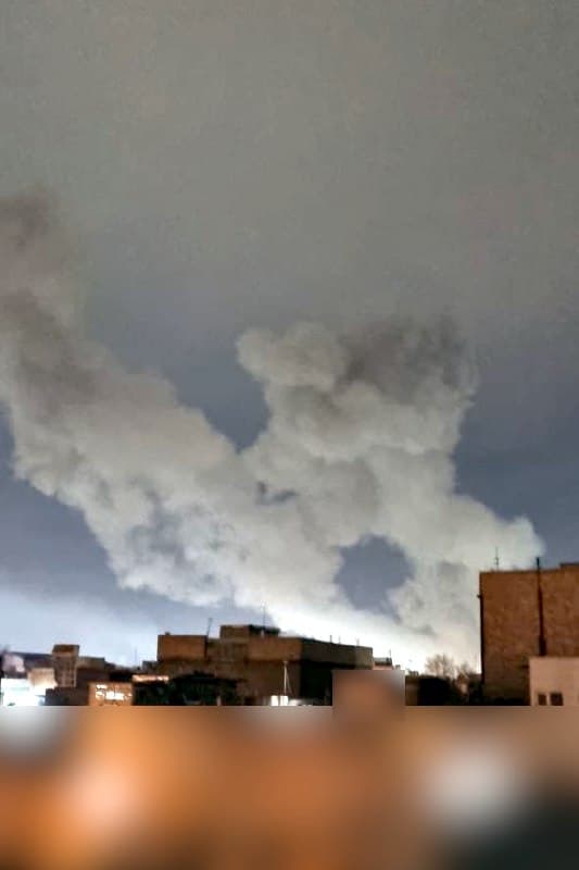 '#قزوین حدود ۲:۰۵'
بنا بر پیامهای دریافتی جایی حوالی شهر صنعتی البرز در #الوند استان قزوین هدف حملاتی سنگین قرار گرفتند.
چهارشنبه ۵ فروردین
Vahid

📡 @VahidOnline