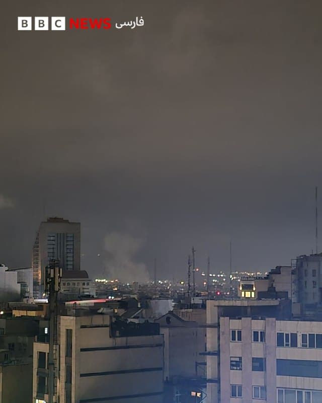 تصاویر منتشرشده نشان میدهد که پس از تایید حملات از سوی اسرائیل به پایتخت ایران، ستونهای دود از مناطق مختلف تهران به آسمان برخاسته است.

منابع میدانی به بیبیسی گفته اند که صدای چندین انفجار در شهر شنیده شده است.

بر اساس گزارشها، در جریان حملات، ستونهای دود غلیظ بر فراز ساختمانها در ساعات اولیه صبح دیده شدهاند.

این تحولات پس از آن رخ میدهد که اسرائیل اعلام کرده حملاتی را علیه اهدافی در تهران انجام داده است، در حالی که تنشها در منطقه همچنان در حال افزایش است.

📸 Getty
🇬🇧 BBCPersian

🤖 @VahidHeadline