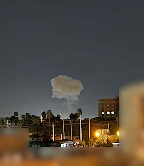 عکس دریافتی با شرح: #شیراز [سمت] فرودگاه رو زدند. 
چهارشنبه ۵ فروردین ساعت ۲:۲۰
Vahid

📡 @VahidOnline