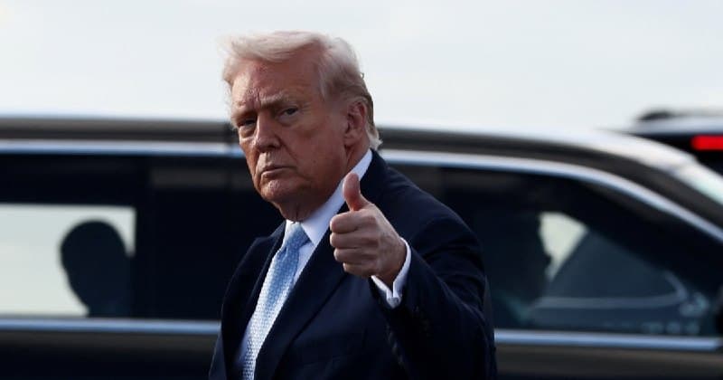 🔻 تاکید دوباره ترامپ بر آغاز مذاکرات با تهران؛ «ما این جنگ را بردهایم»

دونالد ترامپ، رئیسجمهوری ایالات متحده، با اشاره به تحولات اخیر از آغاز روند گفتوگوها میان واشنگتن و تهران خبر داد. او با این حال، از افشای جزئیات آن خودداری کرد توصیف کرد.


🔻 ترامپ: تهران موافقت کرده هرگز سلاح هستهای نداشته باشد

دونالد ترامپ درباره جمهوری اسلامی گفت: «یادتان باشد، همهچیز از اینجا شروع میشود که آنها نباید سلاح هستهای داشته باشند و قرار هم نیست سلاح هستهای داشته باشند.»


🔻 فایننشال تایمز: تهران گفت «کشتیهای غیرخصمانه» میتوانند از تنگه هرمز عبور کنند

فایننشال تایمز گزارش داد که تهران در نامهای به کشورهای عضو سازمان بینالمللی دریانوردی اعلام کرده است که «کشتیهای غیرخصمانه» میتوانند از تنگه هرمز عبور کنند، مشروط بر اینکه با مقامات جمهوری اسلامی هماهنگی داشته باشند.

@mamlekate