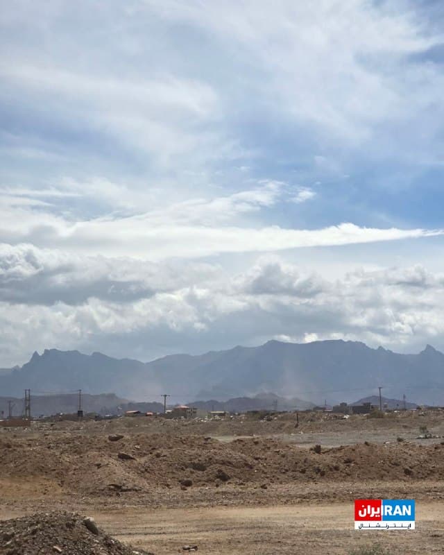 خاکبرداری شهر موشکی و منطقه ممنوع نظامی پشت پارک کوهستان یزد، ۵ فروردین
🏁 🇬🇧 IranintlTV

🤖 @VahidOOnLine