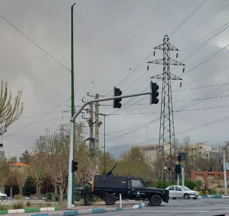 عکس دریافتی با شرح: استقرار وانت با تیربار، تقاطع سردار جنگل #تهران ۵ فروردین، ساعت ۱۲'
Vahid

📡 @VahidOnline