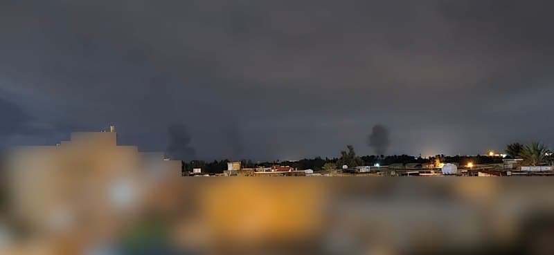 #شیراز، حدود ۱:۱۰'
عکس دریافتی با شرح: [سمت] 'فرودگاه و پایگاه شکاری و چندین صدای انفجار سنگین دیگه همه اطراف شهر
تقریبا پنج تا صدای انفجار سمت فرودگاه و پایگاه شکاری و چند انفجار دیگه سمت زرهی و اطراف شهر'
پنجشنبه ۶ فروردین
Vahid

📡 @VahidOnline