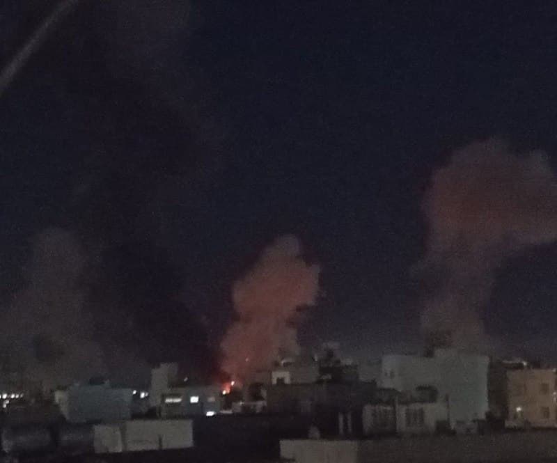 - درود
مشهد، ساعت ۲۱:۱۲، چهارشنبه ۵ فروردین 
صدای چند انفجار حومه سیدی مشهد همراه با صدای پدآفند آمد
حدود ۱۰دقیقه ادامه داشت و احتمالا حمله با پهپاد بود.


- مشهد، ۷ بار پشت هم صدای انفجار شدید اومد
بعد صدای پدافند.

- سمت خیابون جنت
دوتا صدا شنیدن
سمت خیام و امامت بیشتر شنیدن
میگه احتمالا سمت برنسی
پدافندای عدل خمینی هم فعاله


- در مورد مشهد برنسی نیروی زمینی سپاهه، نه نیروهوایی،
امامت و جنت اگر واقعی بوده باشه پایگاه بسیجه
خیام هم فرماندهی نیرو انتظامیه،
سیدی هم پادگان زیاده، هم سپاه هم ارتش.


- ۵ فروردین
برای بار دوم از زمان شروع جنگ به پایگاه شکاری مشهد حمله کردند. گویا هر بار یک جنگنده f4 یا f5 باقی مونده رو از راه دور و با موشک منهدم میکنند. دود کاملا روی فرودگاه و پایگاه مشخص بود. بعد از اون صدای پدافند از اطراف مشهد شنیده شد.


+ خبر: امرالله شمقدری، معاون امنیتی استانداری خراسان رضوی، گفت اصابت پرتابه در اطراف محدوده فرودگاه مشهد رخ داده و پدافندها نیز عمل کرده اند. پیش تر گزارش هایی از صدای عبور جنگنده و انفجارهای متعدد در برخی نقاط شهر مشهد از جمله فرودگاه هاشمی نژاد منتشر شد.


@mamlekate