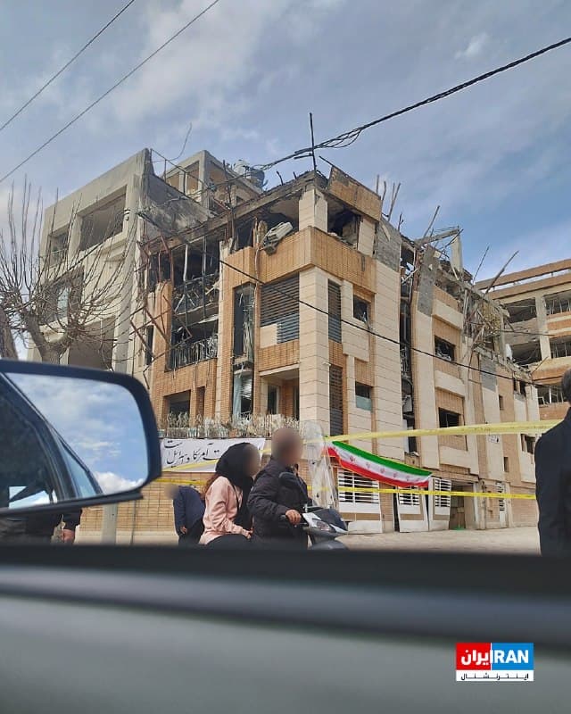 وضعیت یک ساختمان تخریبشده در خیابان با هنر اصفهان در ششم فروردین
🏁 🇬🇧 IranintlTV

🤖 @VahidOOnLine