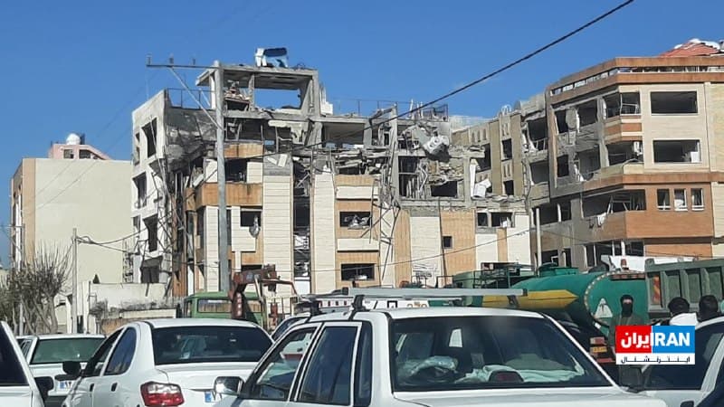 تصویر رسیده به ایراناینترنشنال، ساختمان منهدمشده در خیابان باهنر اصفهان را پس از حملات هوایی در بامداد پنجشنبه ششم فروردین نشان میدهد.
🏁 🇬🇧 IranintlTV

🤖 @VahidOOnLine