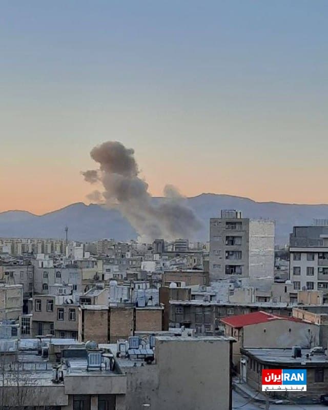 تصویری که به ایراناینترنشنال ارسال شده، وقوع انفجاری را در کرمانشاه در پنجشنبه ششم فروردین نشان میدهد.
🏁 🇬🇧 IranintlTV

🤖 @VahidOOnLine