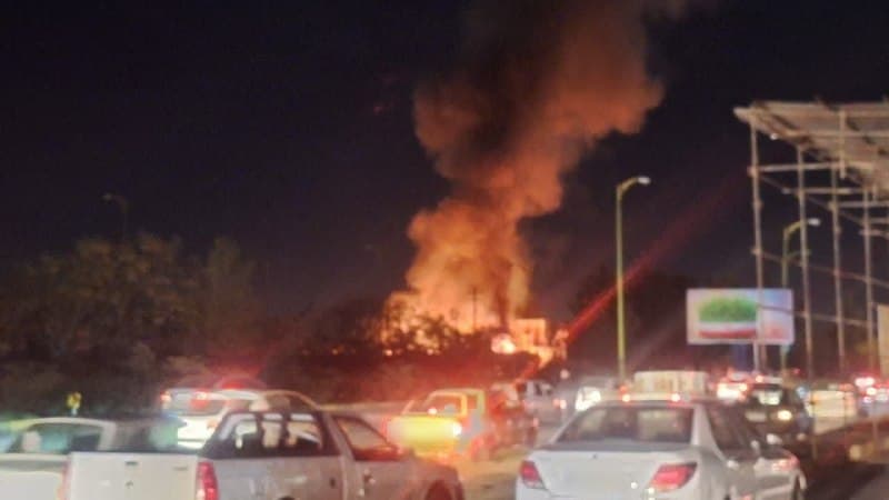 عکس دریافتی: 'انبار هدف قرار گرفته در #کاشان ساعت ۱:۲۷'
جمعه ۷ فروردین
Vahid

📡 @VahidOnline