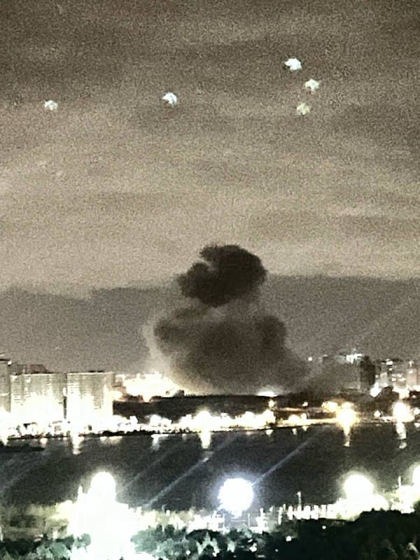 عکس دریافتی  با شرح: 'هوافضا سمت کوهک کنار چیتگر در غرب #تهران ساعت ۴:۱۰'
جمعه ۷ فروردین
Vahid
پیامی هم داشتم که: پایگاه کنارش بود.
هیچکدوم برام قابل بررسی نیستند.
📡 @VahidOnline