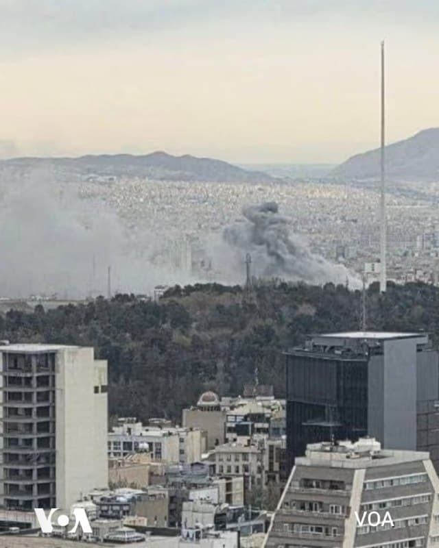 ⚡️تصاویر دریافتی صدای آمریکا از انفجارهای بعدازظهر شنبه، ۸ فروردین در نقاط مختلف تهران؛ منابع محلی میگویند شدت انفجارها در برخی نقاط پایتخت بهحدی بوده که صدای آن در چند محله بهطور همزمان شنیده شده است.
🇺🇸  FarsiVOA

🤖 @VahidHeadline
