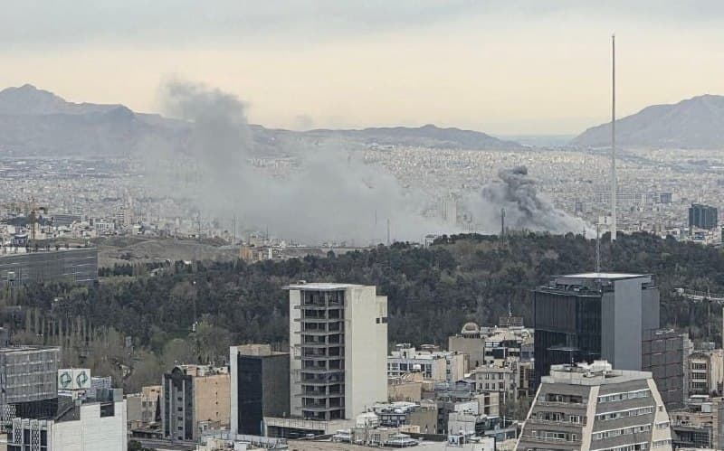 شنبه ۸ فروردین  ساعت ۱۳:۱۲  سمت شمال تهران

@mamlekate 🐣 مملکته