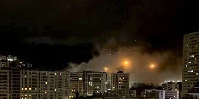 📝  امشب حدود ساعت ۲۱:۱۵ شهرک صنعتی شمس آباد واقع در اتوبان تهران قم دوتا محدوده رو زدن. یه محدوده رو که خودم دیدم و نزدیک اتوبان بود ۵ تا انفجار خیلی مهیب بود

📝انفجار امشب (۸ فروردین) کرج ساعت ۱۰:۵۴ یه زمین خالی سمت کرجنو و گلشهر (طرفای سهشنبه بازار کرج) بوده که خیلی صدای شدیدی داشته و آتشنشانی و آمبولانس فقط داره میاد از اون موقع

📝 شنبه ۸ فروردین ساعت ۱۰:۵۵ صدای جنگنده و انفجار شدید مهرویلا کرج. مثل اینکه انوشیروان شرقی بوده انفجار

📝 ساعت ۲۲:۵۶ دوتا سنگین زد. سمت سعادت آباد و اوینم. پرس تی وی بالای میدون فرهنگ رو زدن مثکه. قبل از ۸۸ ساختمون bbc  بود بعدا یهو شد پرس تی وی که خیلی فرقی هم نمی کنه

📝بوستان ولایت فلاح جنوب غرب تهران رو با جنگنده زد۲۳:۰۰

🟡 ٢ واحد نزدیک پرس تي وي ٢ شرقي اونجا رو زدن. سعادت اباد. ٢٤ متري ترور هدفمند بوده (تصویر)

@mamlekate