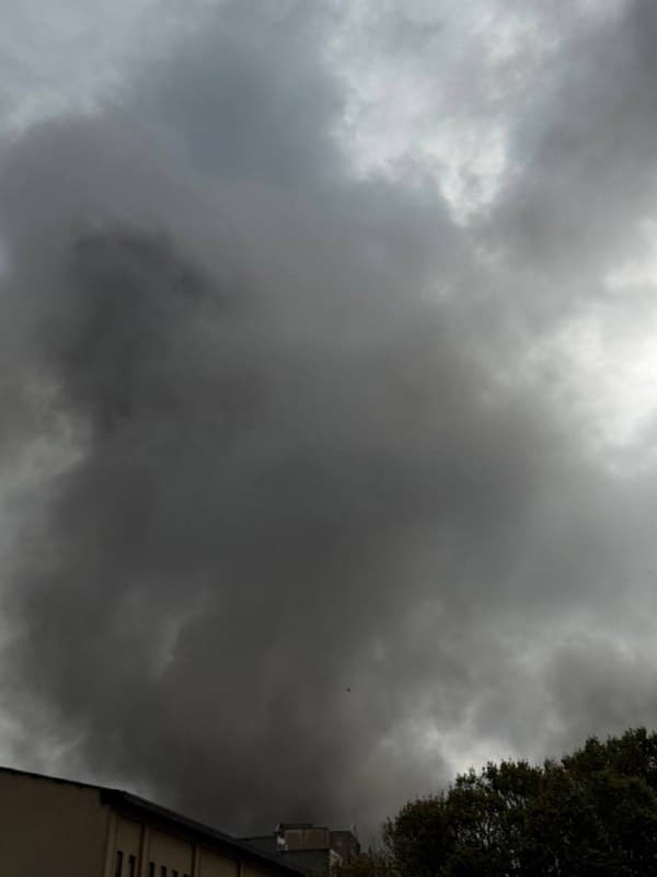 📝تهران، لویزان از ۸:۵۵ تا ۹ صبح نهم فروردین دوباره یا مهدی سپاه رو زد فک کنم حدود ۵ تا
صدای موشک بود من خیلی بلد نیستم چون حدود چهار ثانیه سوت داشت بعد میخورد

📝 غرب تهران، سمت تهرانسر یکشنبه ۹ اسفند ساعت ۸:۵۵ سه صدای انفجار اومد. لرزوند، از خواب بیدار شدیم همه

📝 شمال شرق تهران
۶ صدا انفجار
۸:۵۵، یکشنبه ۹ اسفند

@mamlekate