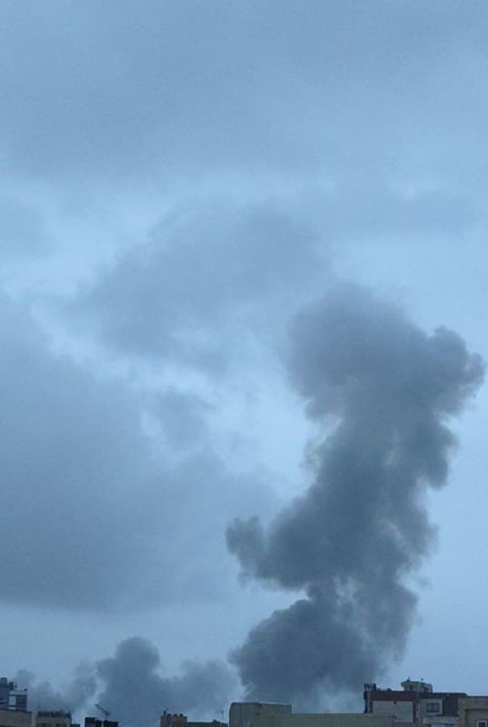 کلاردشت جنگنده داره رد میشه ۵:۴۷ معمولا ۴ دقیقه طول میکشه برسن تهران.

همین الان ۵:۵۱ صبح، صدای چند موشک تاماهاک و انفجار شمال شرق تهران.

الان ٥:٥١  فرمانيه ايم  صداي مهيب دوبار

ساعت ۵:۵۱ دو تا انفجار شدید قیطریه. ولی به نظر از سمت نوبنیاد یا شرق اومد

وحید جان ۵:۵۱ دو تا صدا اومد سمت فرمانیه نمیدونم کجارو زدن صداش نزدیک بود

همین الان یه انفجار سمت شرق تهران 
ساعت ۵:۵۱
این ۴می خیلی شدید بود

صدای انفجار حسینآباد هروی تهران ۵:۵۱

۵:۵۳ صدای سه انفجار از سمت شرق تهران نسبتا دور بود
من بهارشیرازم

انفجار در نارمک، هنوزم ادامه داره
برق هم رفت بعد اولین انفجار

تهران ساعت 5:52 حملاتش شروع شده برقمون رفته شرق تهران پیروزی

۵:۵۳ نارمک صدای چند تا انفجار اومد و برق قطع شد

ساعت ۵:۵۳ دقیقه صدای انفجار در شرق تهران حکیمیه
و چندتا انفجار دورتر شنیده میشه

سلام ۵:۵۳صدای جنگنده ها از چالوس به سمت تهران میاد

صدای چندین انفجار شدید در شرق تهران ۵.۵۳ و برق نارمک رفت و صدای پرواز جنگده تو ارتفاع پایین

وحید انفجار خیلیییی شدیددددد همین الان ساعت ۵:۵۲
شرق تهران- پردیس صدا خیلی خیلی وحشتناک و خیلی بلند بود
خیلی نزدیک بود

ساعت ۵:۵۳. پاسداران چند تا صدا اومد الانم برق رفت

گروه دوم جنگنده دارن رد میشن کلاردشت ۵:۵۴

سلام برق نبرد و بلوار و ابوذر و خاوران الان رفت

اقا وحید یه انفجار شرق تهران اومد الان برق محله ما رفته (نیروهوایی)

۶:۵۰ صبح ۳شنبه، ۲ انفجار خیلی شدید با عمق زیاد اختیاریه خونه مون لرزید، فکر کنم صنایع دفاع سر چهارراه پاسداران بود

شرق تهران انفجار توی تهرانپارس نزدیک مدرسه شاهد رو زدن ۵:۵۰ 
چند تا صدای انفجار اومد اینجا

تهرانپارس دوانفجار بد تا الان برقا لحظه ای قطع شد

سلام از نارمک حدودا 4_5 تا انفجار شدید شنیدیم  5:52 دقیقه حدودا

ساعت ۶ سمت ازگل ۳ تا صدای انفجار نزدیک شنیدم
یه تعدادی هم از دور

۱۱فروردین ساعت ۰۵:۵۳ دقیقه تهران نارمک صدای انفجار ۲ تا و برق شرق رفت

ساعت ۵:۵۳ صدای سه انفجار مهیب فکر کنم بازم پارچین رو زدن.
پردیس زلزله اومد انگار


📡 @VahidOnline