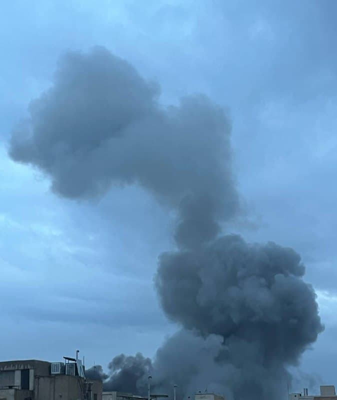 امروز ۱۱ فروردین ماه، ساعت حوالی ۶ صبح بود که یه انفنجار خیلی شدید رخ داد.
سمت شرق تهران، دوکوهه.

@mamlekate