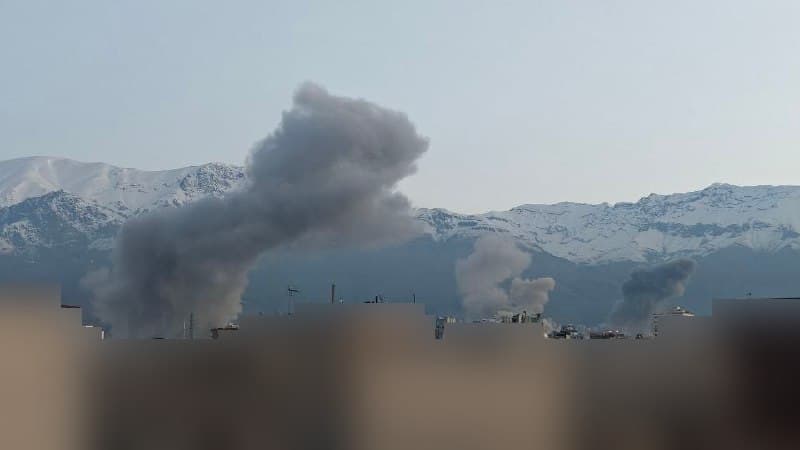 '#تهران  از ساعت ۵:۳۰ صبح'
پیامهای دریافتی از شهروندان حاکی از حمله به نقاط مختلفی در شهر است.
چهارشنبه ۱۲ فروردین 
Vahid

📡 @VahidOnline