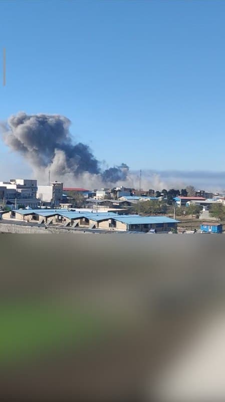 عکسهای دریافتی: 'شهر قدس [قلعه حسنخان در غرب استان #تهران] رو زدند. سه انفجار پشت سر هم'
بنا بر سایر پیامهای دریافتی: حدود ساعت ۷:۲۵ چهارشنبه ۱۲ فروردین
Vahid

📡 @VahidOnline