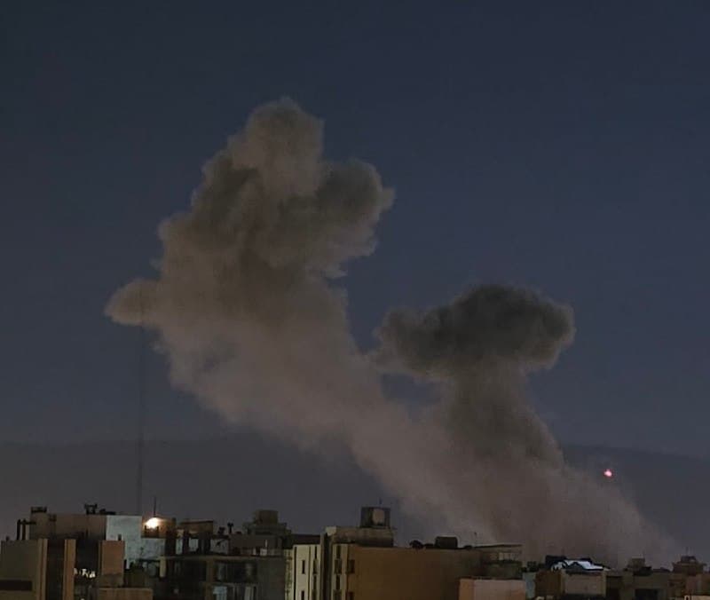 چهارشنبه ۱۲ فروردین شیراز ۲:۲۰ چندین انفجار مهیب سمت زرهی - هوابرد

@mamlekate 🐣 مملکته