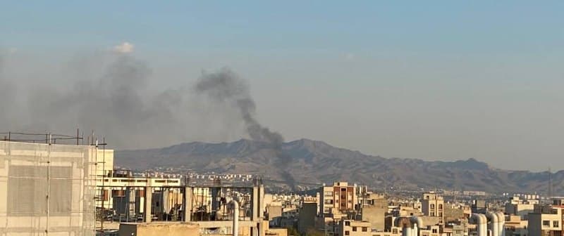 سلام . امروز ١٢ فروردين حدود ساعت ١٧:٣٠ صداى پدافند و بعد دوتا انفجار اومد. عكس براى سمت شرق تهرانه.

@mamlekate